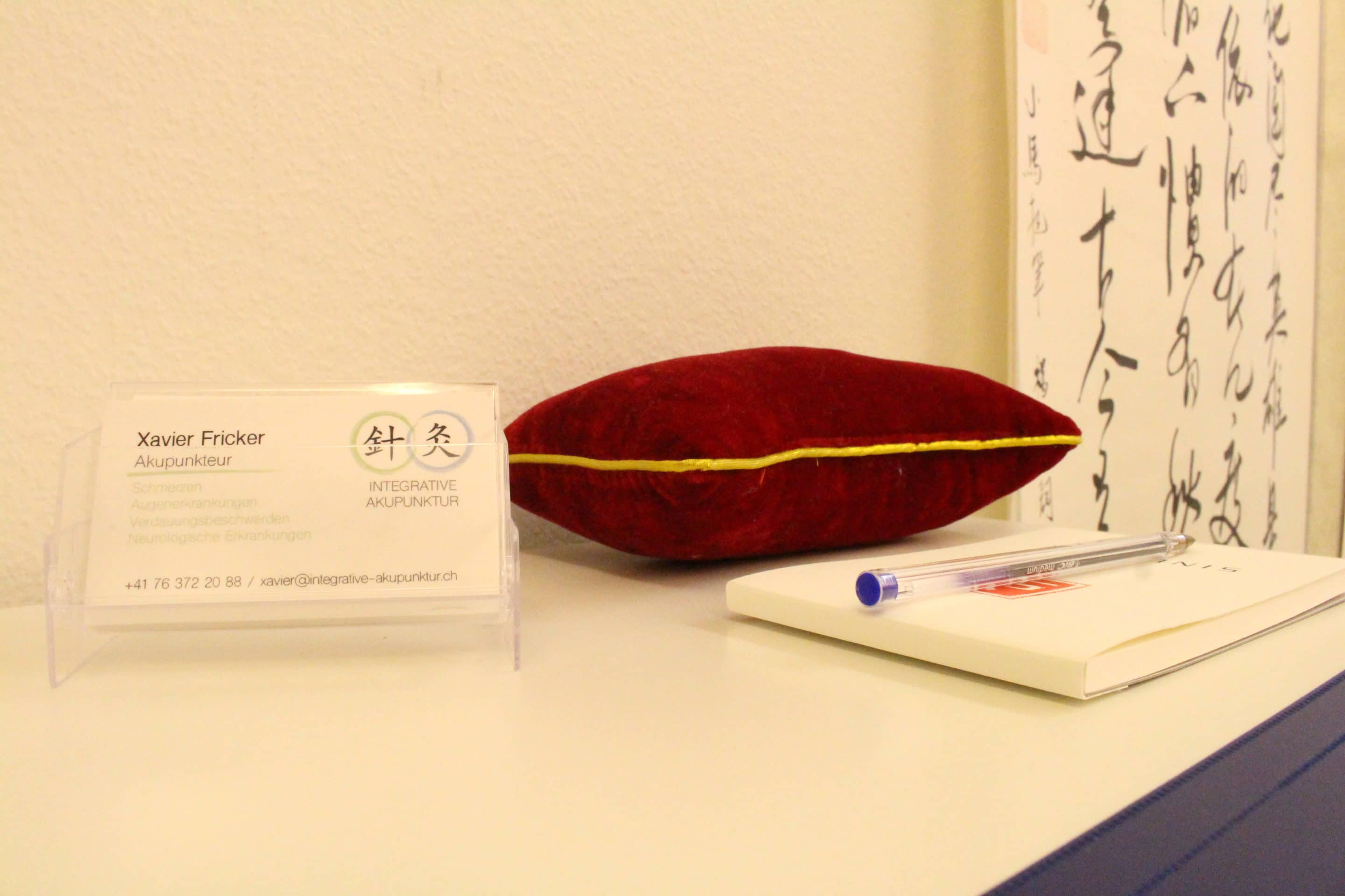 Acupuncture needles, wrist cushion and business card in the practice at the ChinaMed Center in Basel